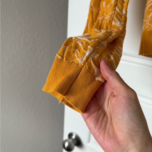 Zara Women’s Yellow Orange Tropical Print Sweater - Picture 7 of 8